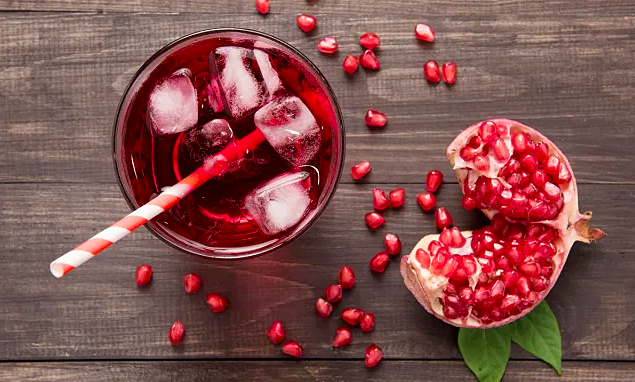 Những loại nước trái cây bạn nên uống sau tuổi 50