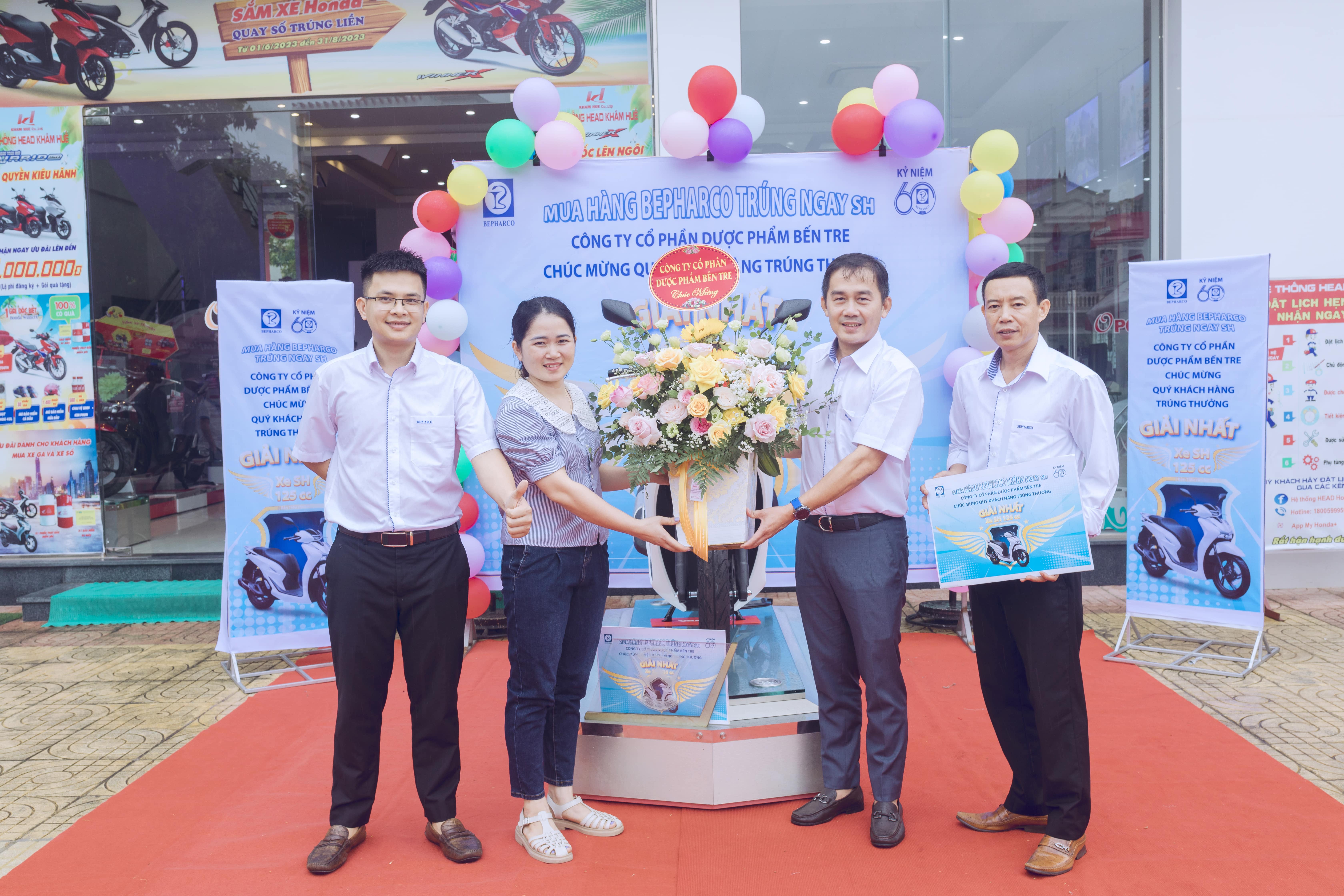 Bepharco trao thưởng giải nhất chương trình “Mua hàng Bepharco – Trúng ngay SH”