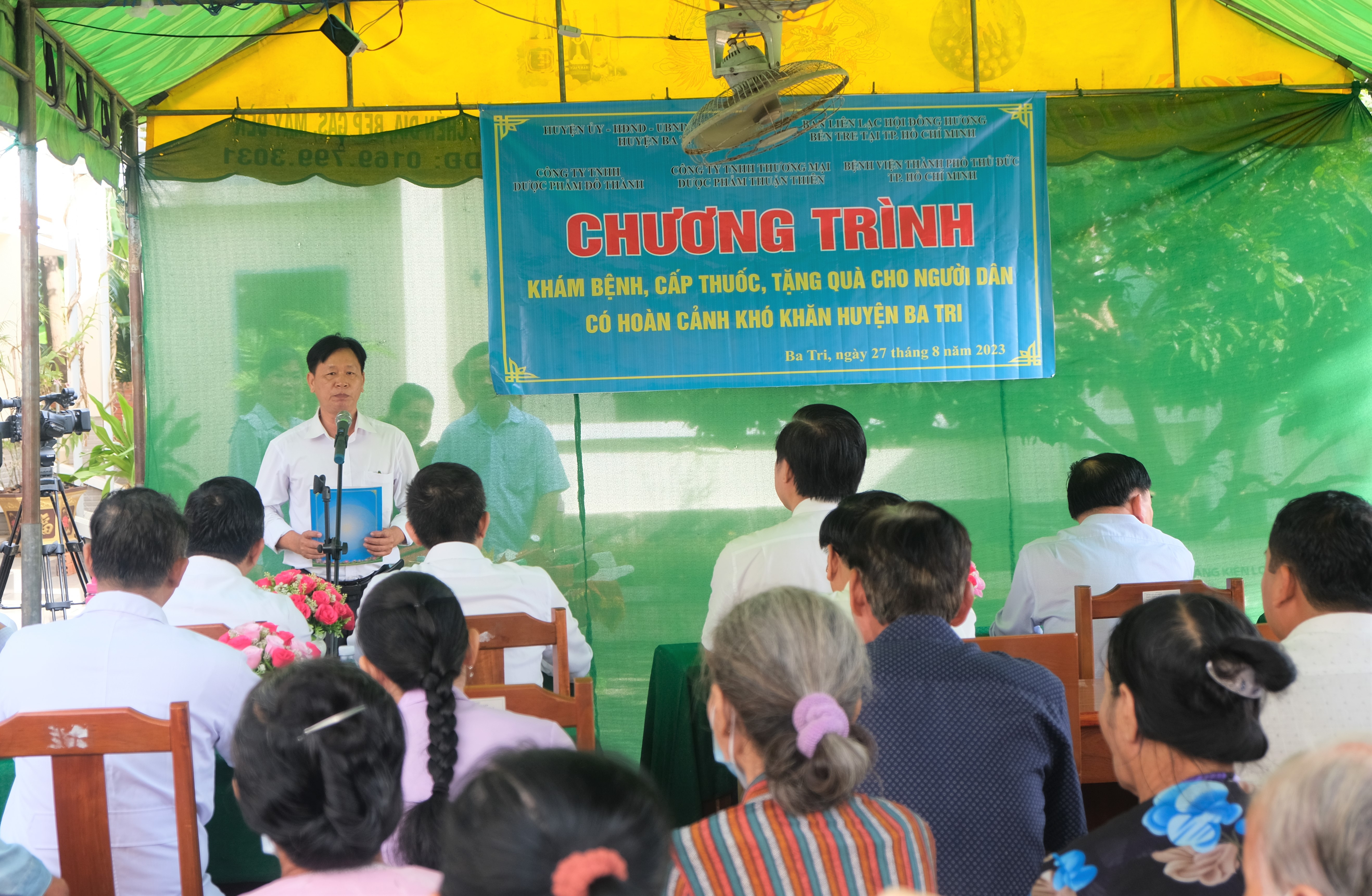 Chương trình khám bệnh, cấp phát thuốc, tặng quà cho người dân tại huyện Ba Tri, tỉnh Bến Tre