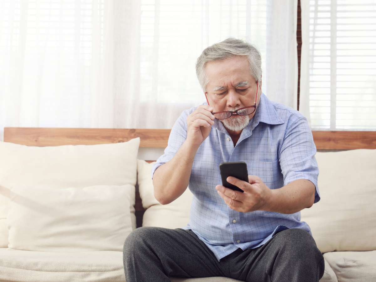 Lão thị: Nguyên nhân, Triệu chứng và Cách phòng ngừa