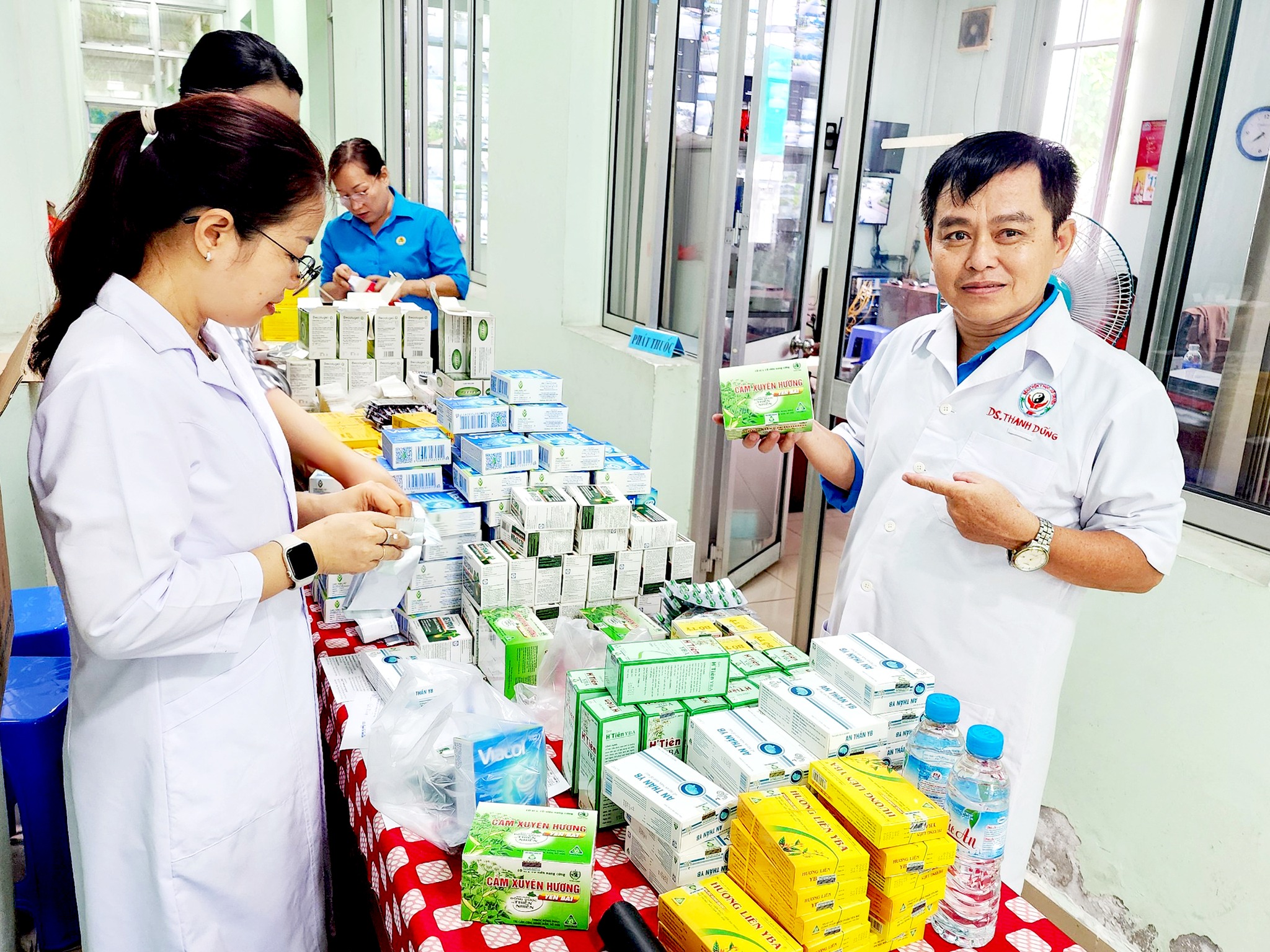 Chương trình vì cộng đồng: khám bệnh, tư vấn sức khỏe và phát thuốc cho 300 công nhân lao động