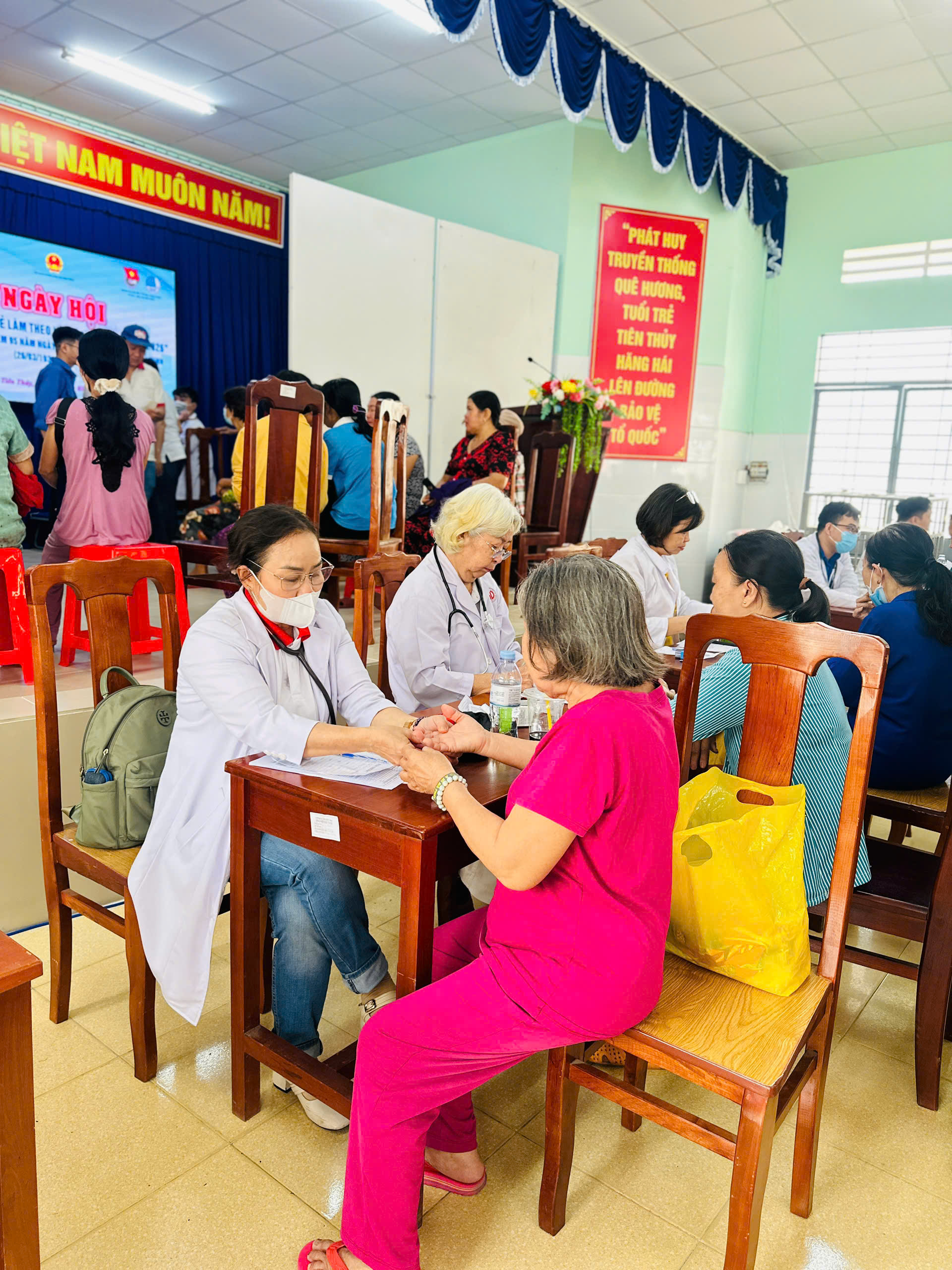 BEPHARCO ĐỒNG HÀNH CHƯƠNG TRÌNH KHÁM CHỮA BỆNH NHÂN ĐẠO